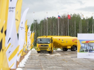 Поставка самовсасывающих насосов в составе агрегатов фильтрации топлива для Роснефть Аэро (аэропорт Пулково)